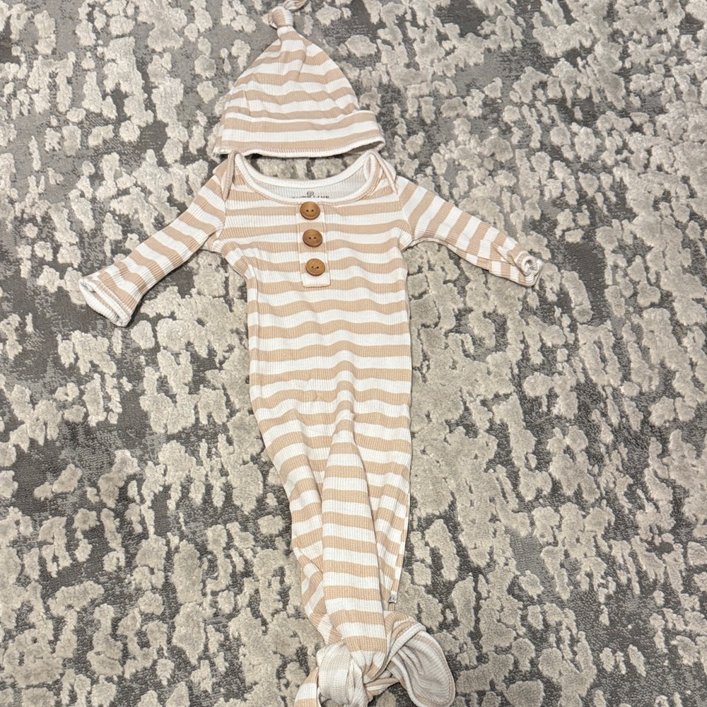 Caden Lane Bamboo Baby Knot Gown & Hat Set